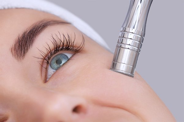 Microneedling und Mesotherapie