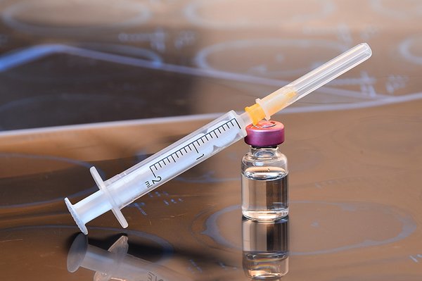 Microneedling und Mesotherapie